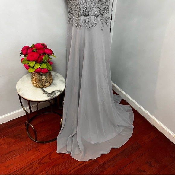 La Femme Silver Embroidered & Embellished Cap Sleeve Gown- New With Tag -Reemoly - Picture 8 of 17